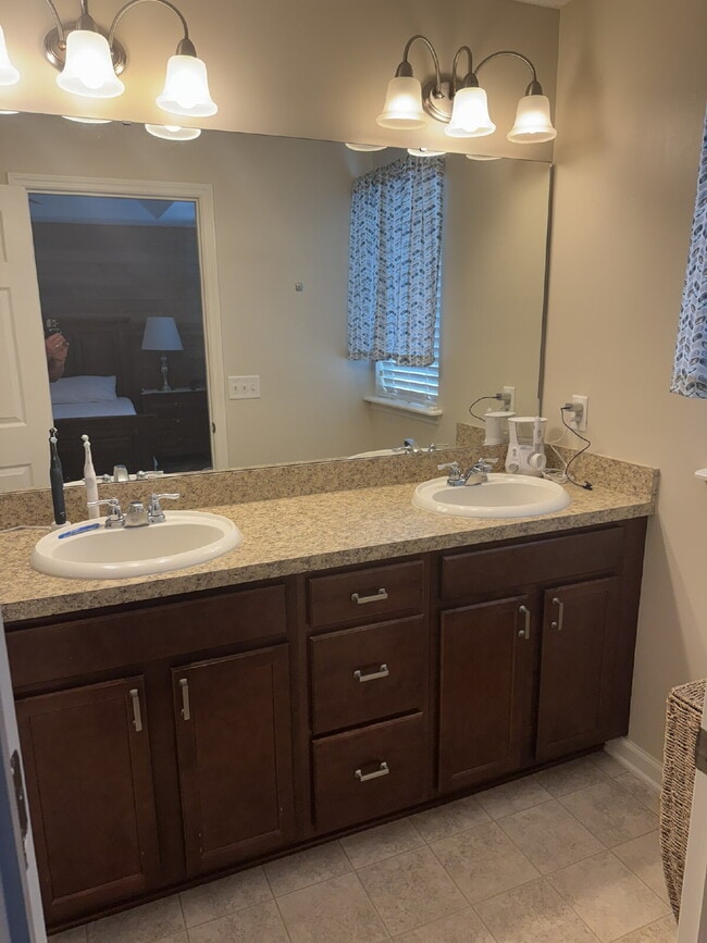 Building Photo - Spring Move in Special:  2nd month rent is FREE if you sign a lease before the end of July.