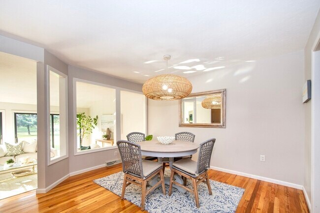 Building Photo - 40 Driftway