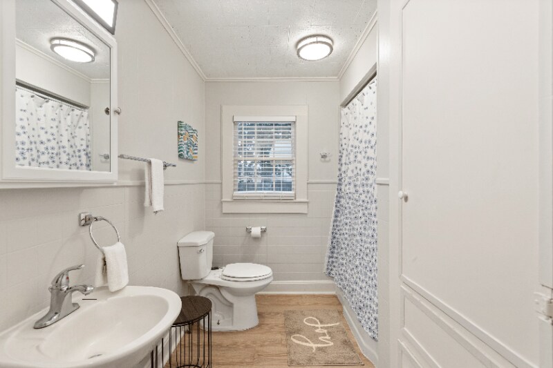 Building Photo - 108 Sharon St