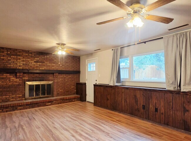 Building Photo - 250 Dolomite Dr