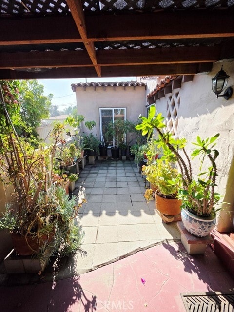 Building Photo - 554 Hawthorne St