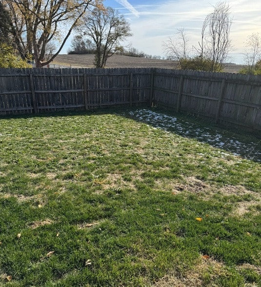 Building Photo - 806 S Sunny Ln