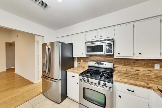 Building Photo - 5403 Porsche Ln