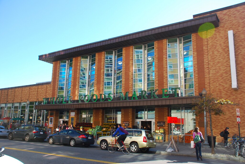 Whole Foods 5 minutes walk - 1420 N St NW