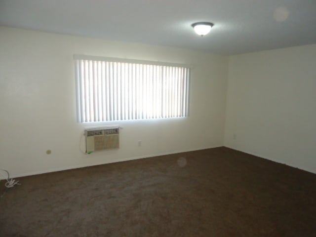 Building Photo - 3 Bedroom - 2 Bathroom Single Story Home i...