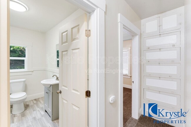 Building Photo - 517 Alhambra St