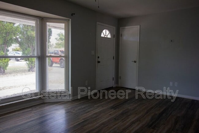 Building Photo - 10760 62nd Ave N