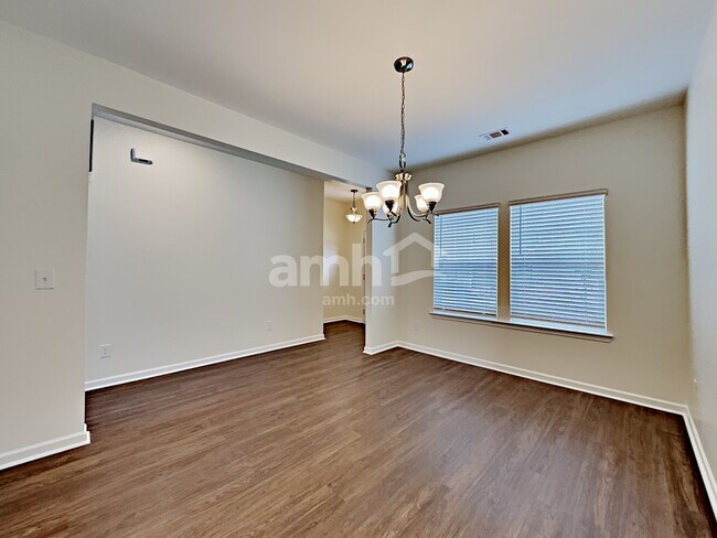 Building Photo - 318 Camp dr