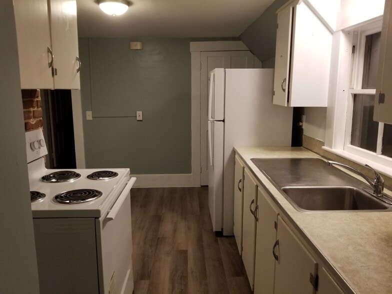 Kitchen - 21 Charles St