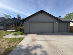 Building Photo - BEAUTIFUL 3 BED, 2 BATH SINGLE FAMILY HOME LOCATED IN NW REDMOND!
