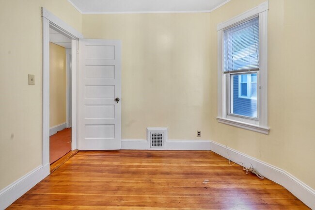 Building Photo - 38 Cameron St