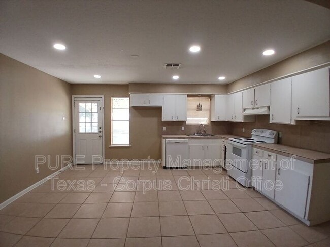 Building Photo - 10609 Kingwood Dr