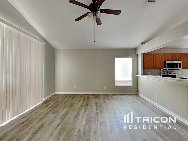 Building Photo - 31136 Whinsenton Dr