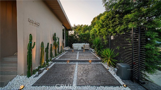 Building Photo - 8840 Ashcroft Ave