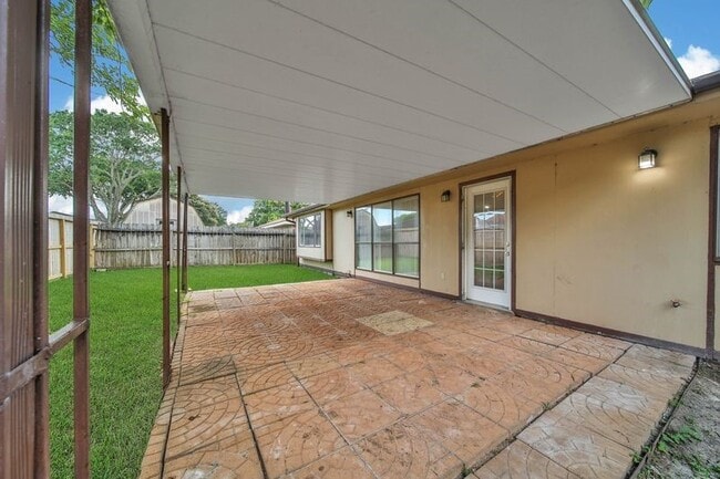 Building Photo - 10904 Birch Dr