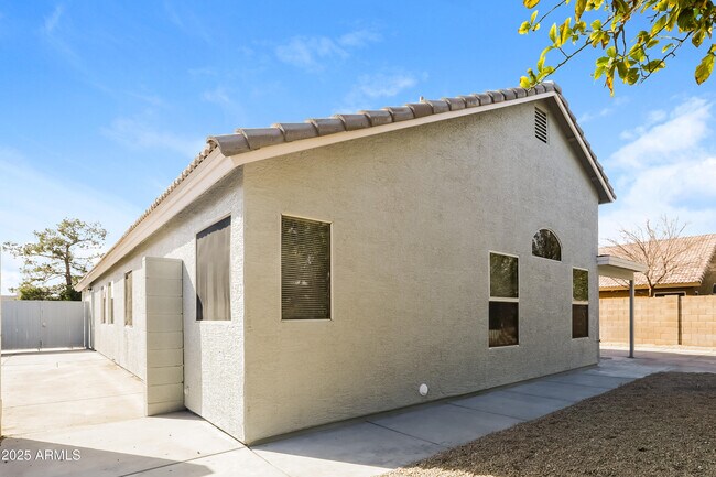 Building Photo - 118 W Villa Theresa Dr