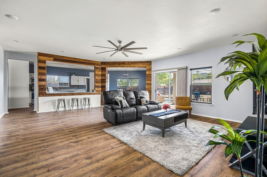 Building Photo - 311 Evening Grosbeak Dr