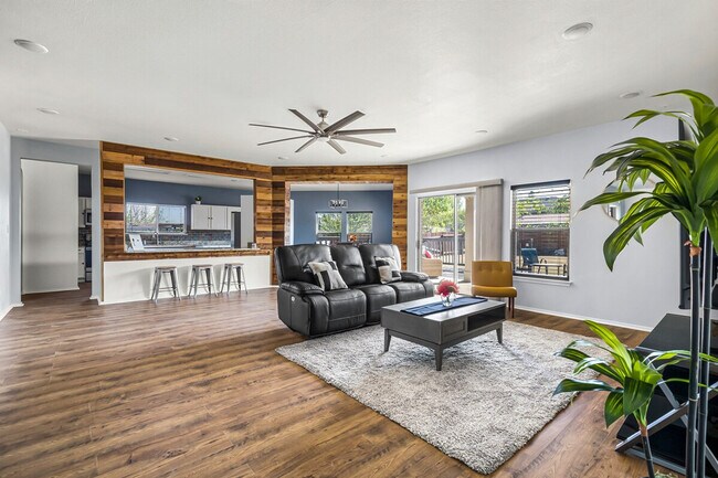 Building Photo - 311 Evening Grosbeak Dr