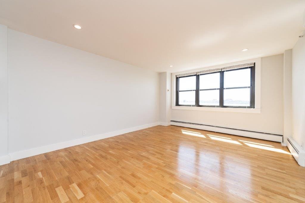 Building Photo - 1410 Columbia Rd