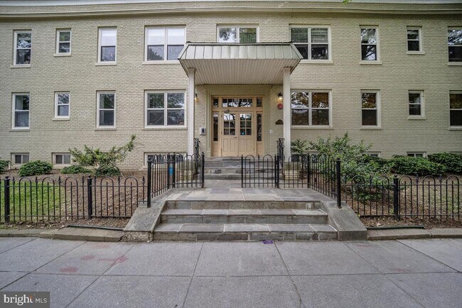 Primary Photo - 1300 Taylor St NW