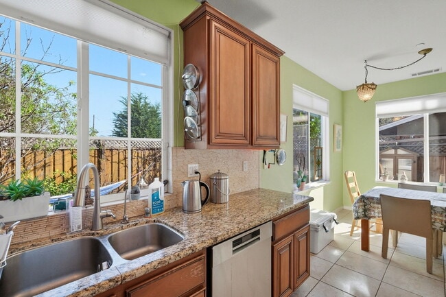 Building Photo - 820 Almar Ave