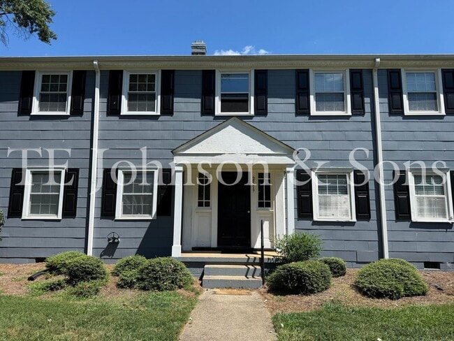 Building Photo - A Great Condo close to Atrium Health and Park