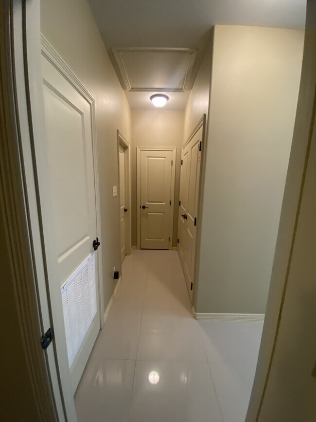 Building Photo - 1206 Upas Dr