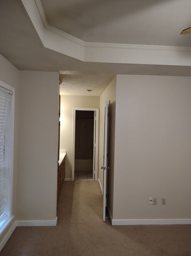 Building Photo - 524 Brentwood Dr