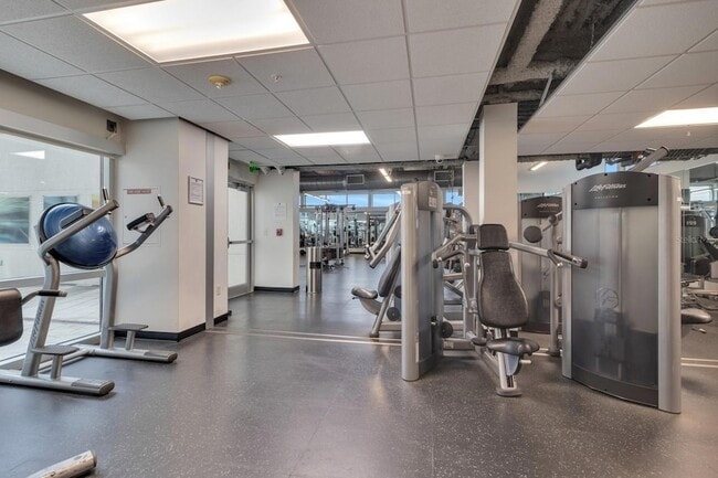 Building Photo - 150 E Robinson St