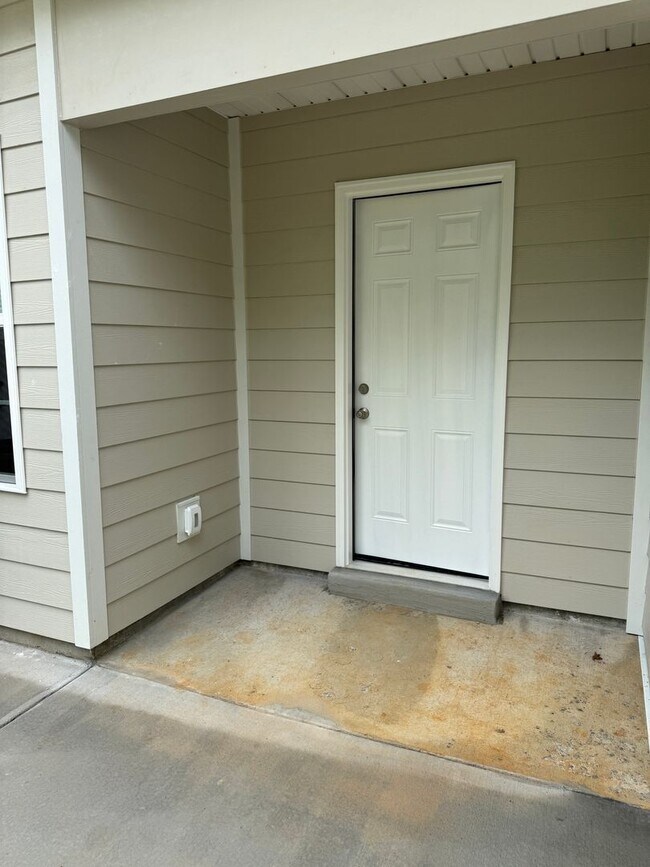 Building Photo - 211 Mountaindale Dr