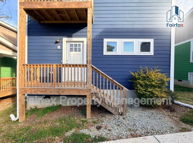 Primary Photo - 2311 Owen St