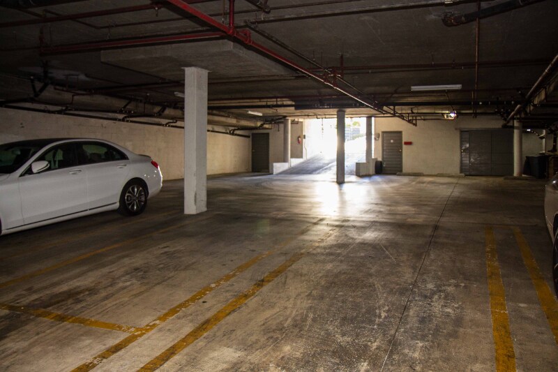 Building Photo - 627 N Sweetzer Ave