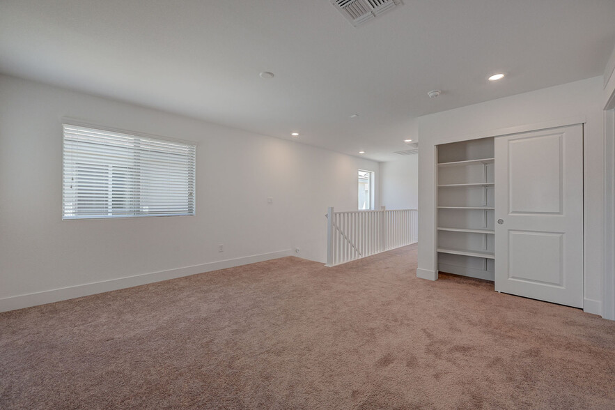 Building Photo - 5927 W Frias Ave