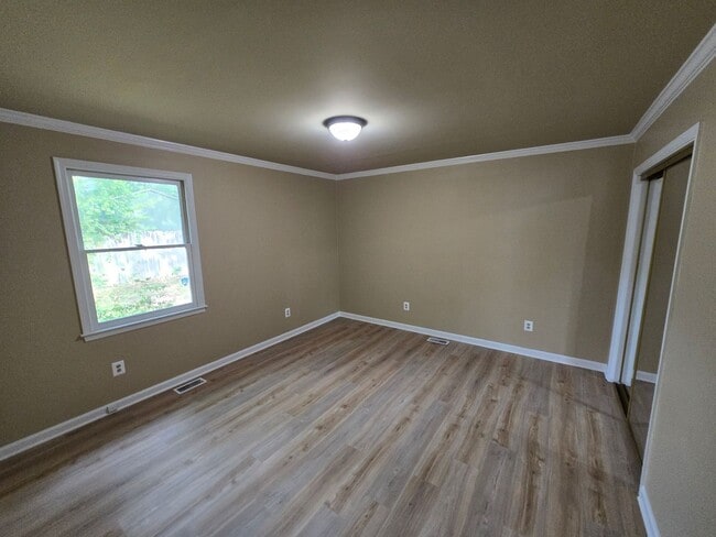 Building Photo - NEWLY REMODELED 3 bedroom house in Colonial Heights