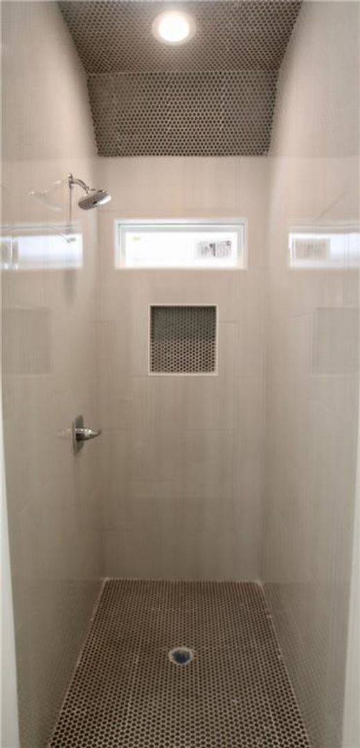 Building Photo - 705 Harris Ave