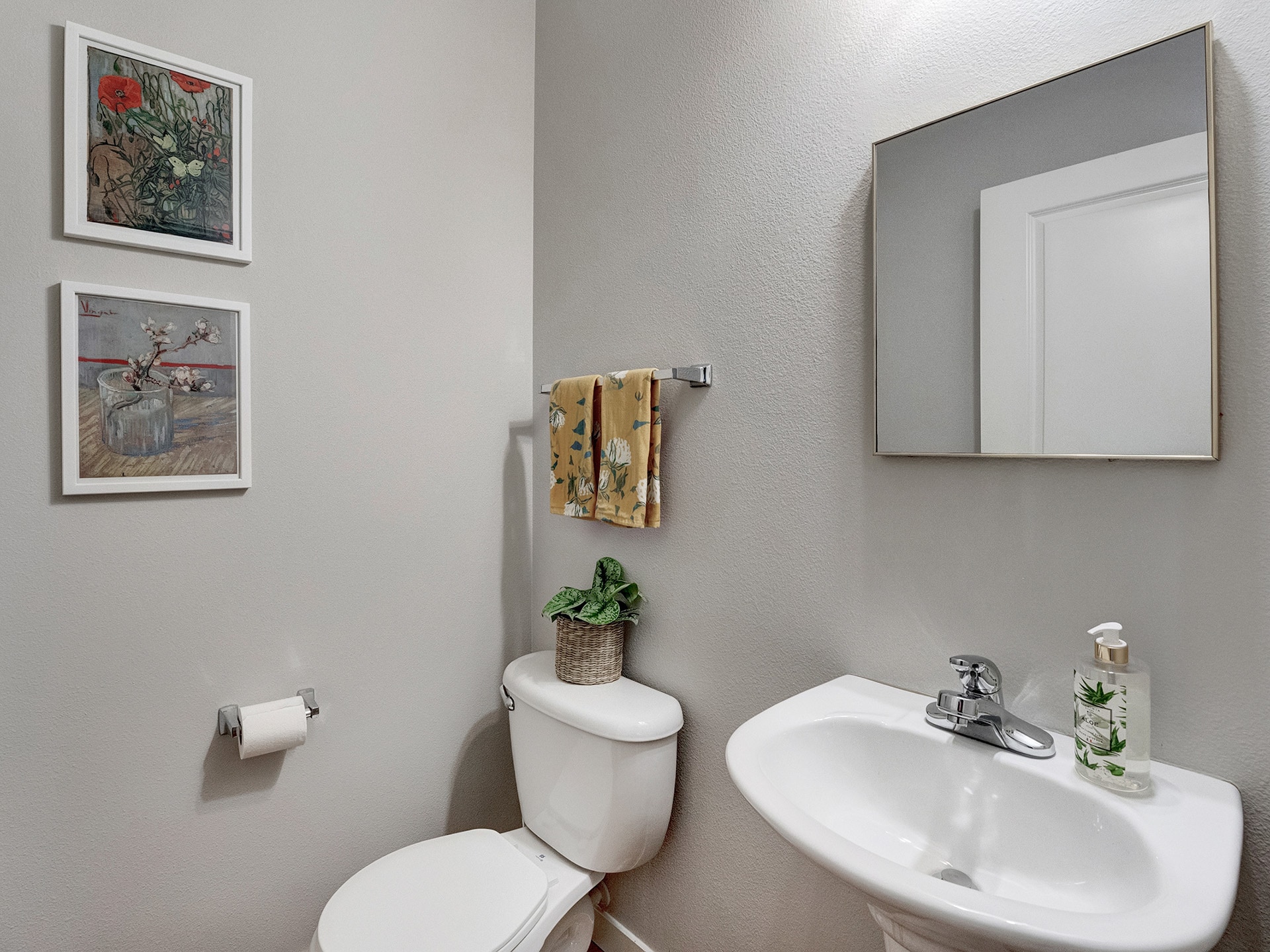 Building Photo - 8918 SW Elena Ln