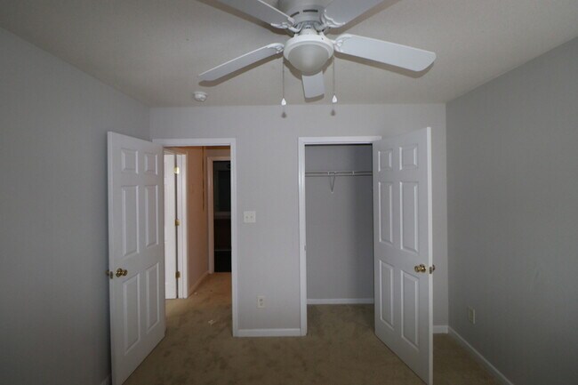 Building Photo - 3924 Mohawk Ct