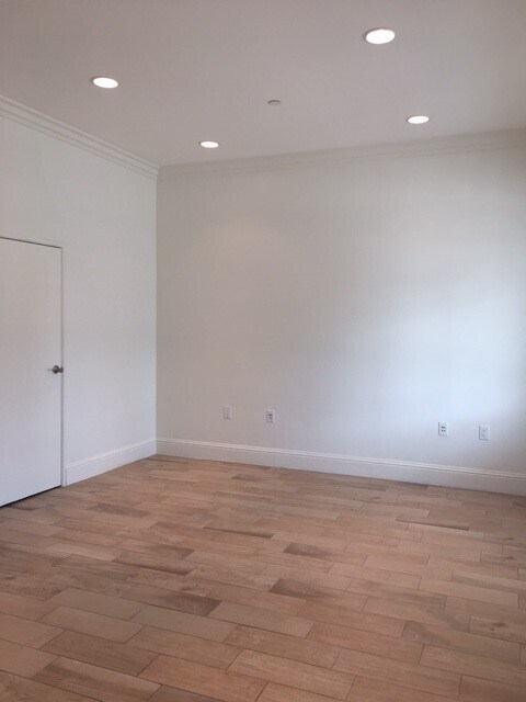 Building Photo - Live Upstairs, Work Downstairs: Rare Versatile Carpinteria Craftsman Townhouse!