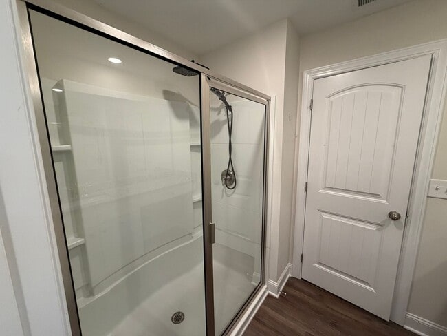 Building Photo - Spacious townhome in Riverwalk