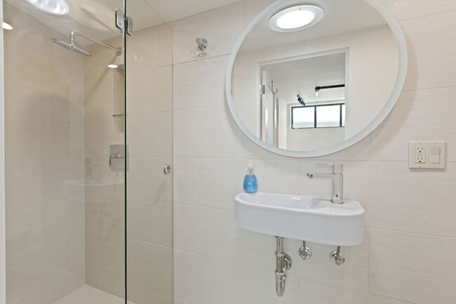 Building Photo - Pearl District Townhome