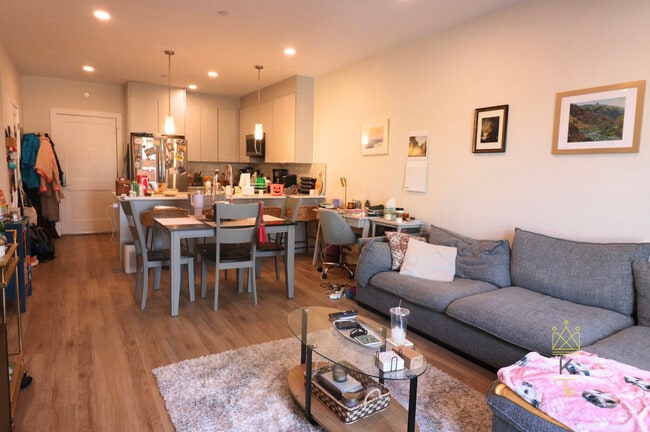 Building Photo - 458 Washington St