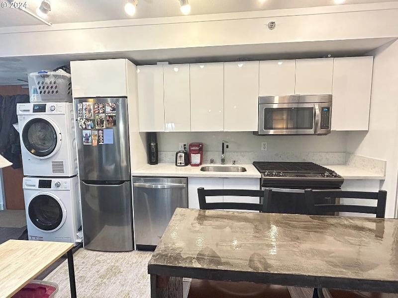 Building Photo - 533 NE Holladay St