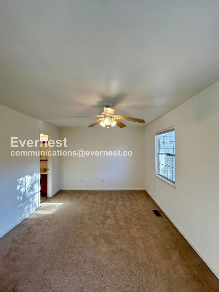 Building Photo - 16321 Taconic Cir