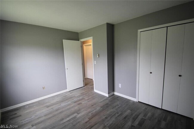 Building Photo - 300 Northland Dr