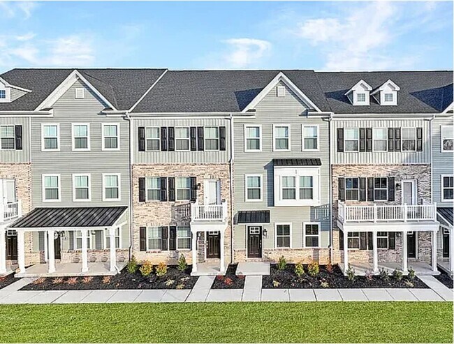 Primary Photo - 5 E Front St