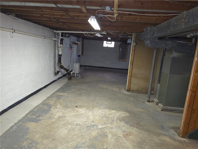 Building Photo - 379 Hollybrook Rd