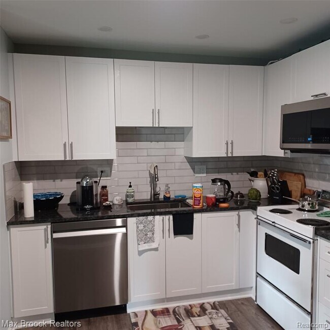 Building Photo - 31045 Pheasant Run St