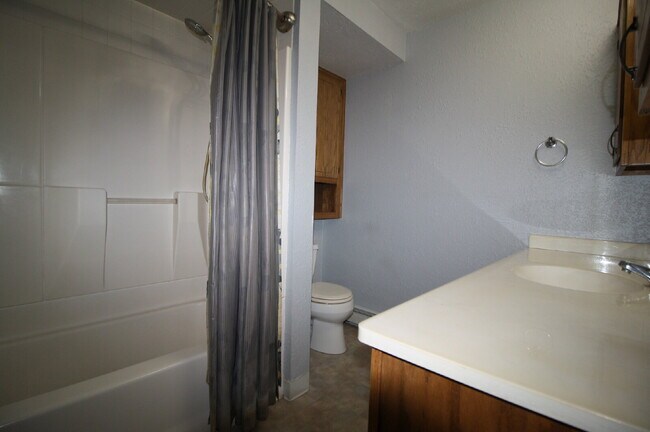 Building Photo - 3 Bedroom Ranch in Appleton