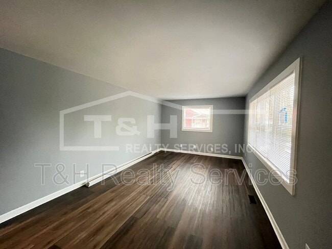 Building Photo - 1330 W Tate St