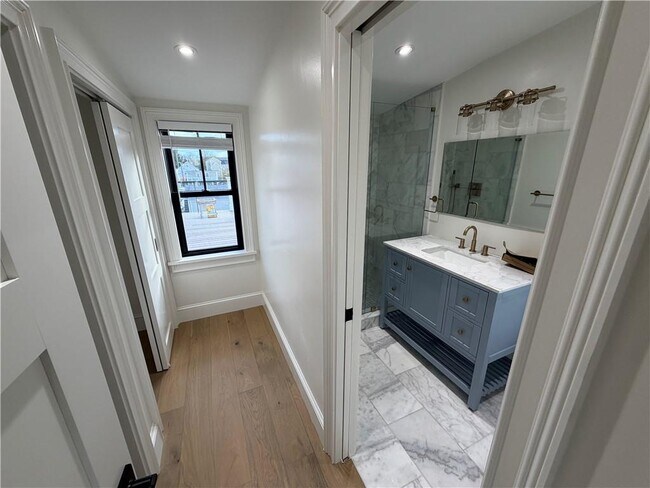 Building Photo - 9-9 Dearborn St